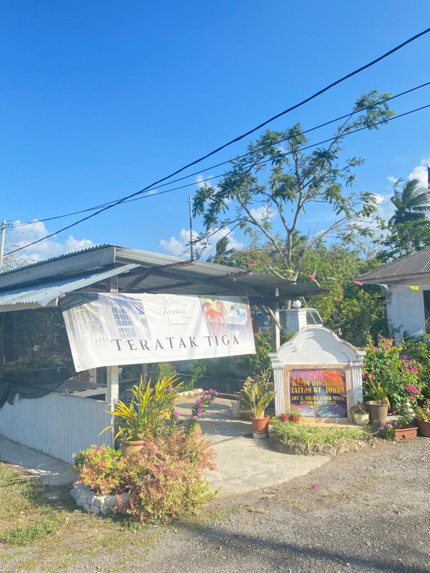 Teratak Tiga Homestay Padang Besar Kaki Bukit Exterior photo